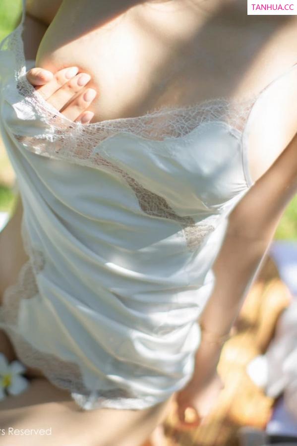 綺裡嘉 绮里嘉 [XiuRen]高清写真图 2024.03.19 No.8256 绮里嘉ula 美腿丝袜第36张图片